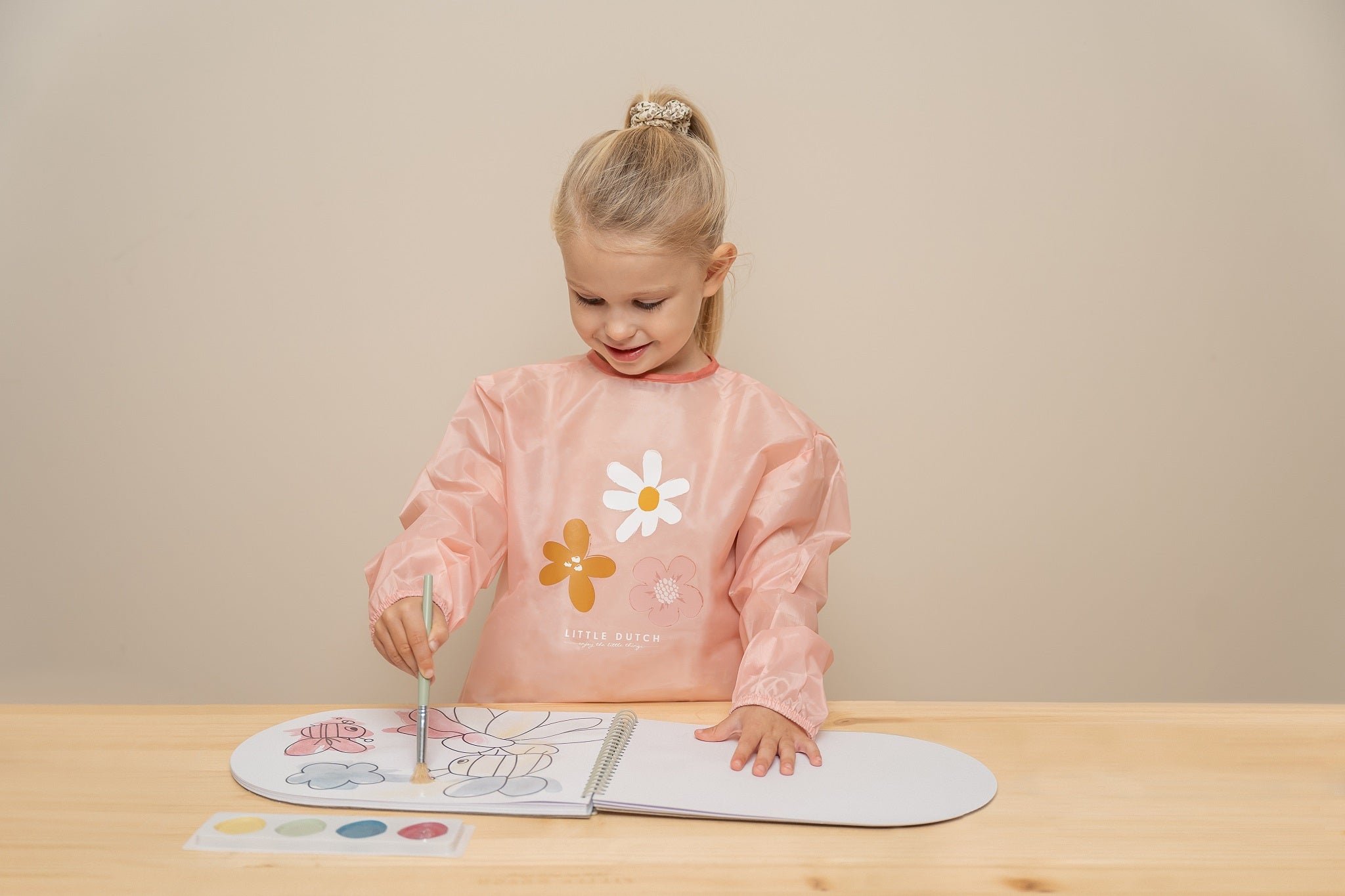 LITTLE DUTCH. Μπλουζάκι-Ποδιά ζωγραφικής Little Pink Flowers - Image 3